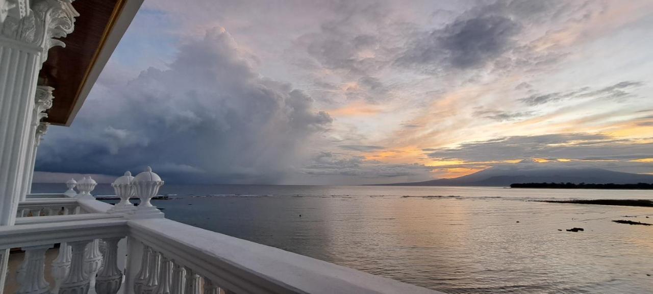 Gili Beachfront Suites Gili Trawangan Eksteriør bilde